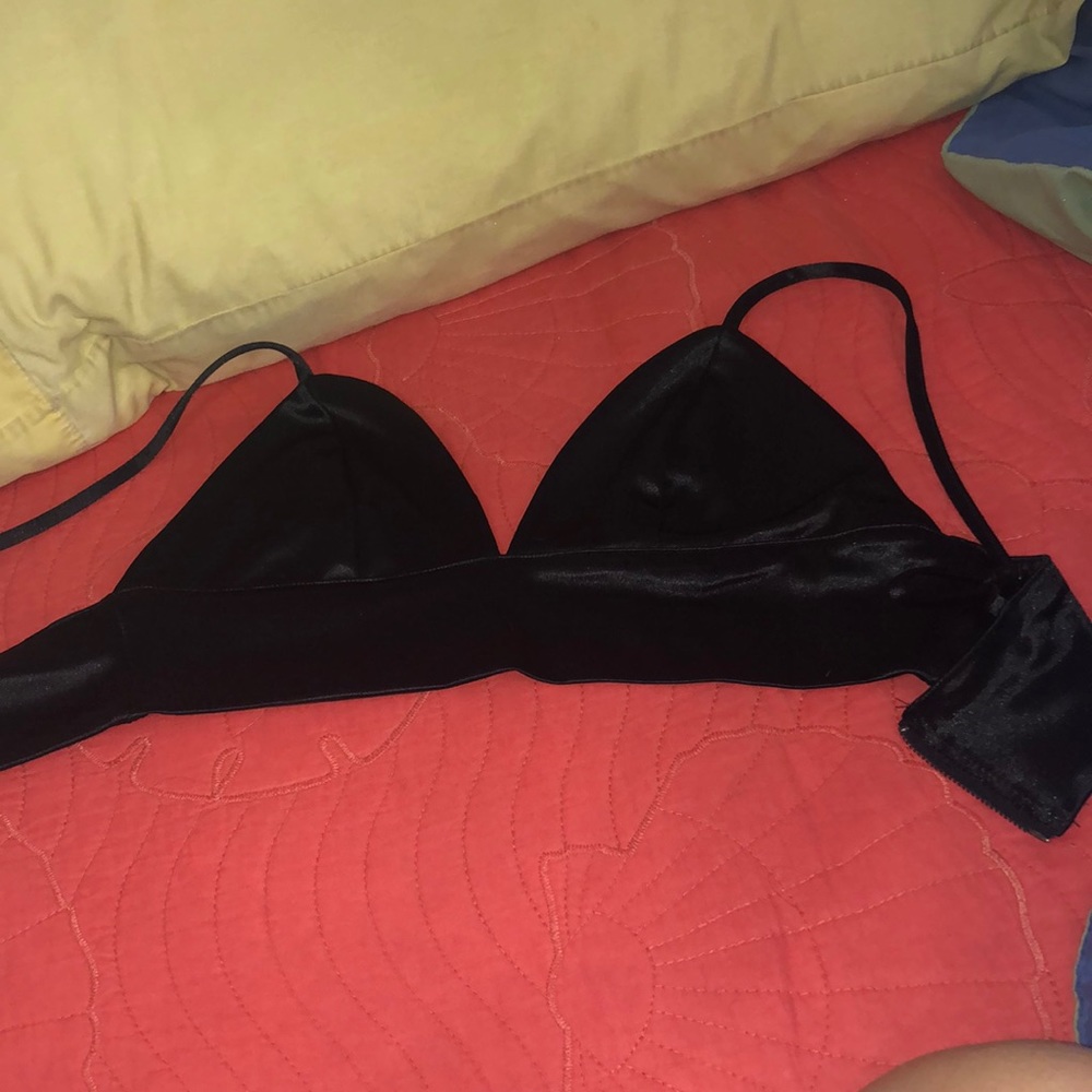 Black zip up bra